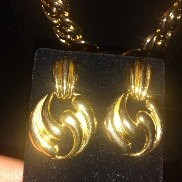 ELEGANT!/ 3PC GOLDENTONE NECKLACE SET ❤️ - Picture 2 of 10